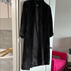 Elegant Black Mink Fur Coat- in perfect condition!
